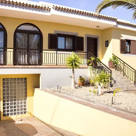 Geraeumiges Haus Mit Exklusivem Schwimmbad Und Solarium